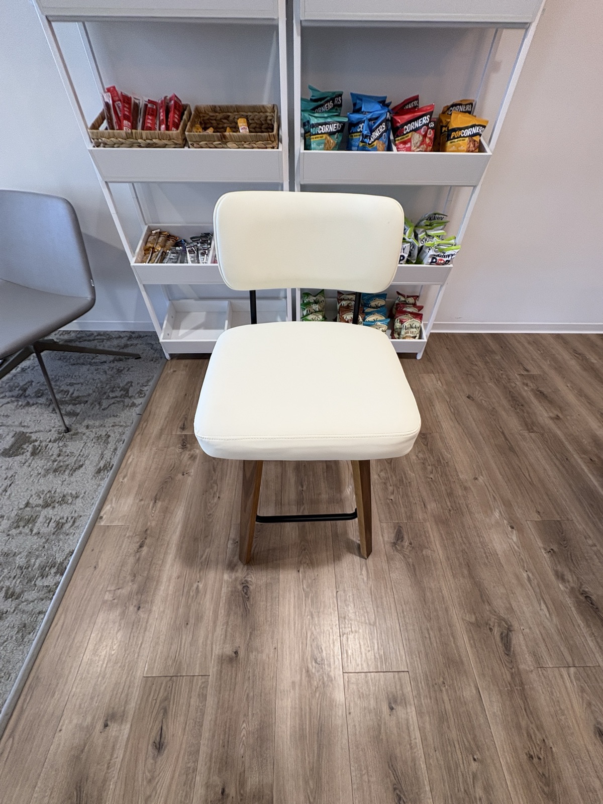 Modern Padded Bar Stool Assembly photo 1